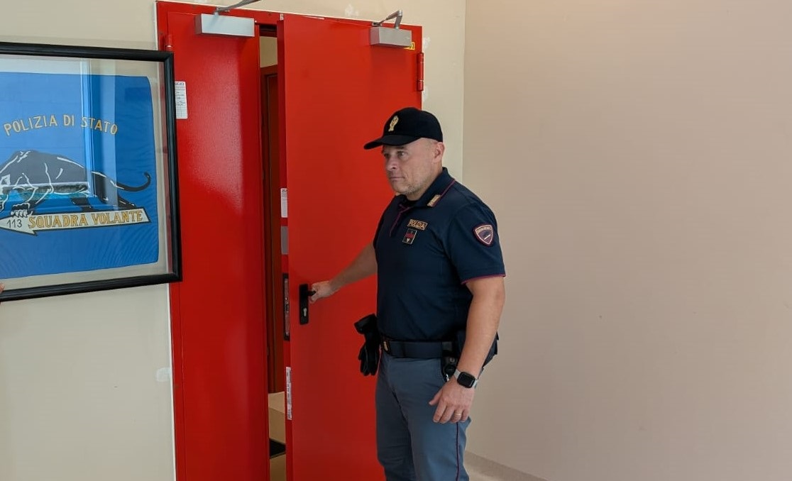 Diciottenne marocchino si aggira in modo sospetto tra le corsie dell’ospedale Sant’Anna: era ricercato. Arrestato dalla polizia