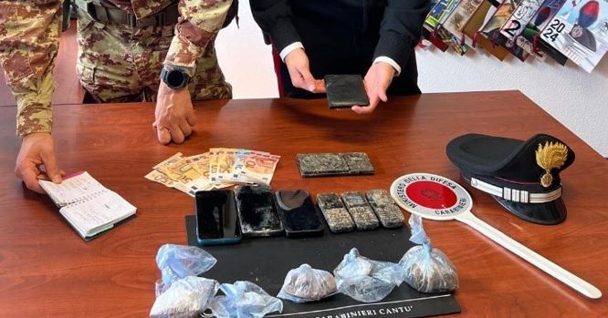 In casa ketamina, ecstasy, MDMA, machete, ascia e pistola: 20enne arrestato