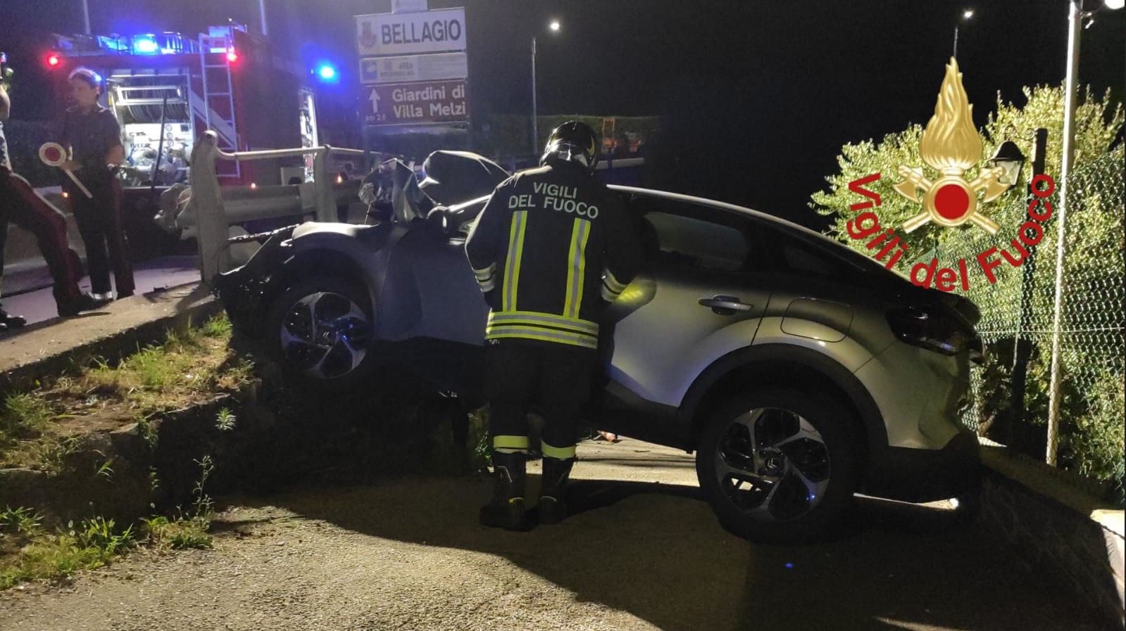 Bellagio, finisce con l’auto a noleggio contro il guard rail e scappa