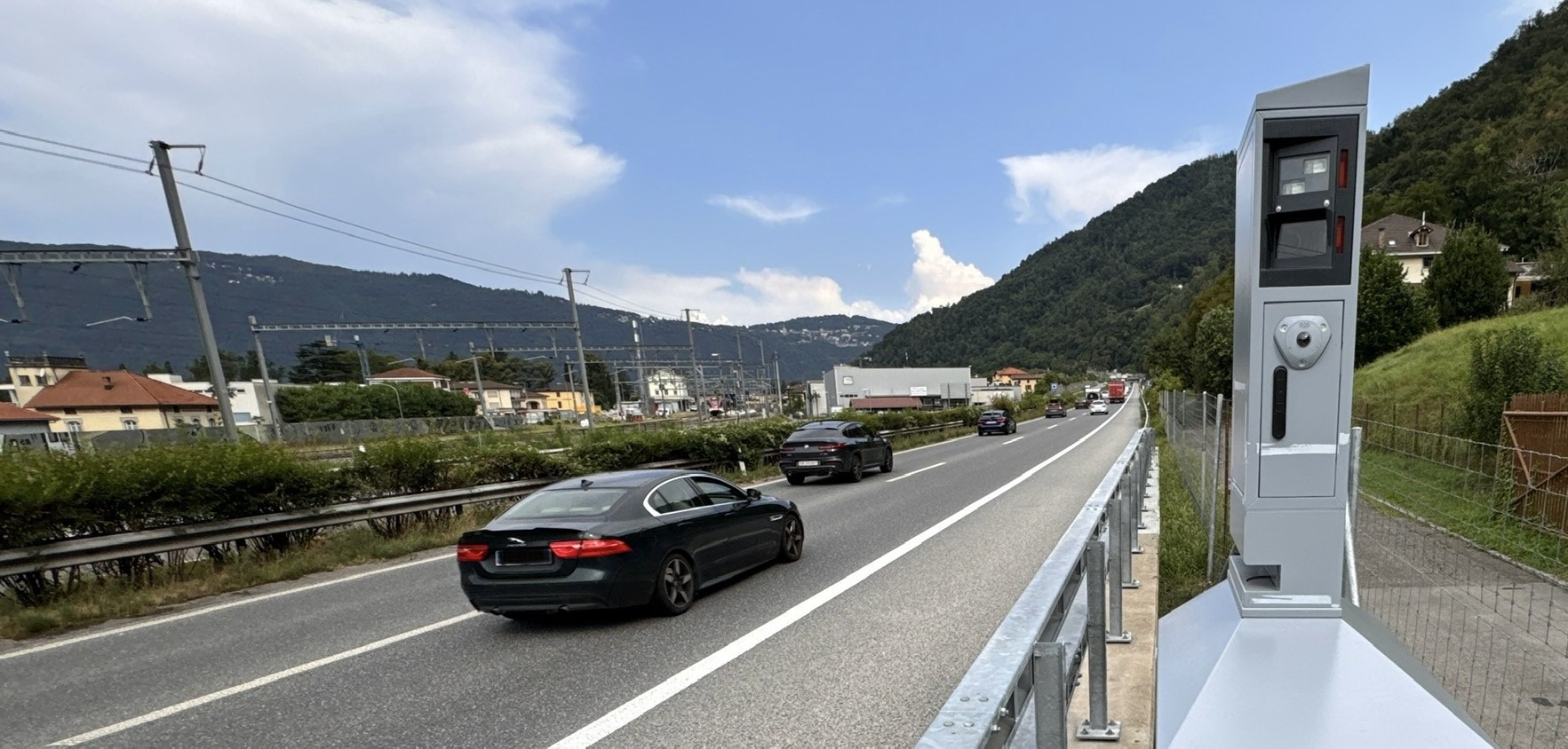 Doppio eccesso di velocità in autostrada, automobilista denunciato