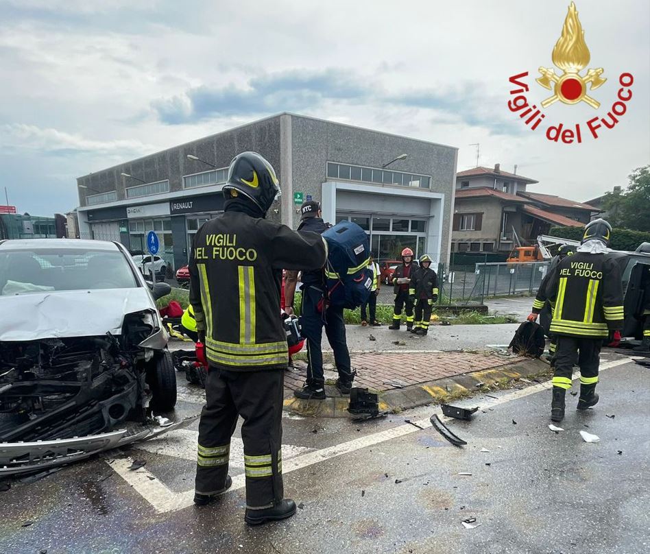 Cirimido, scontro tra un furgone e un’auto. Due feriti