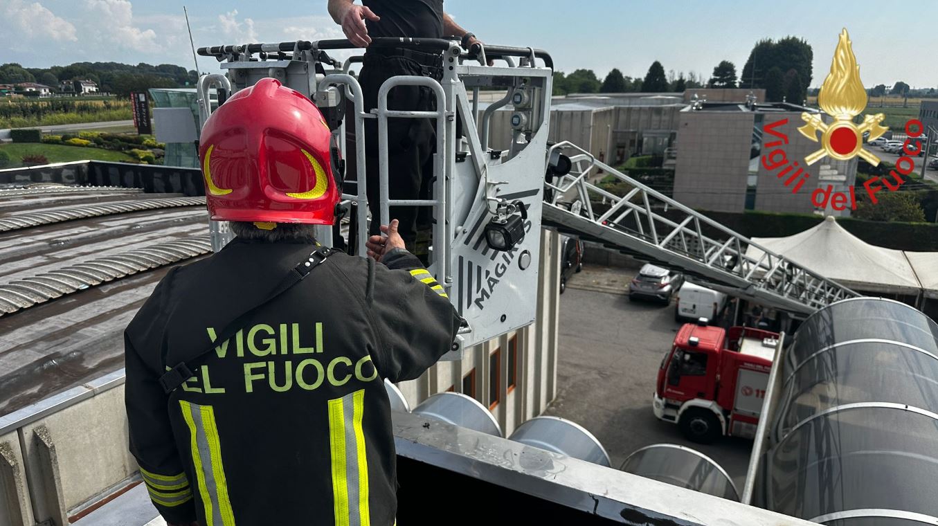 Cirimido, principio di incendio alla copertura di un fabbricato