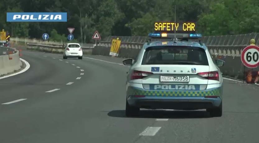 Bloccata nel traffico mentre sta per partorire, scortata dalla polizia dalla dogana di Chiasso al Valduce