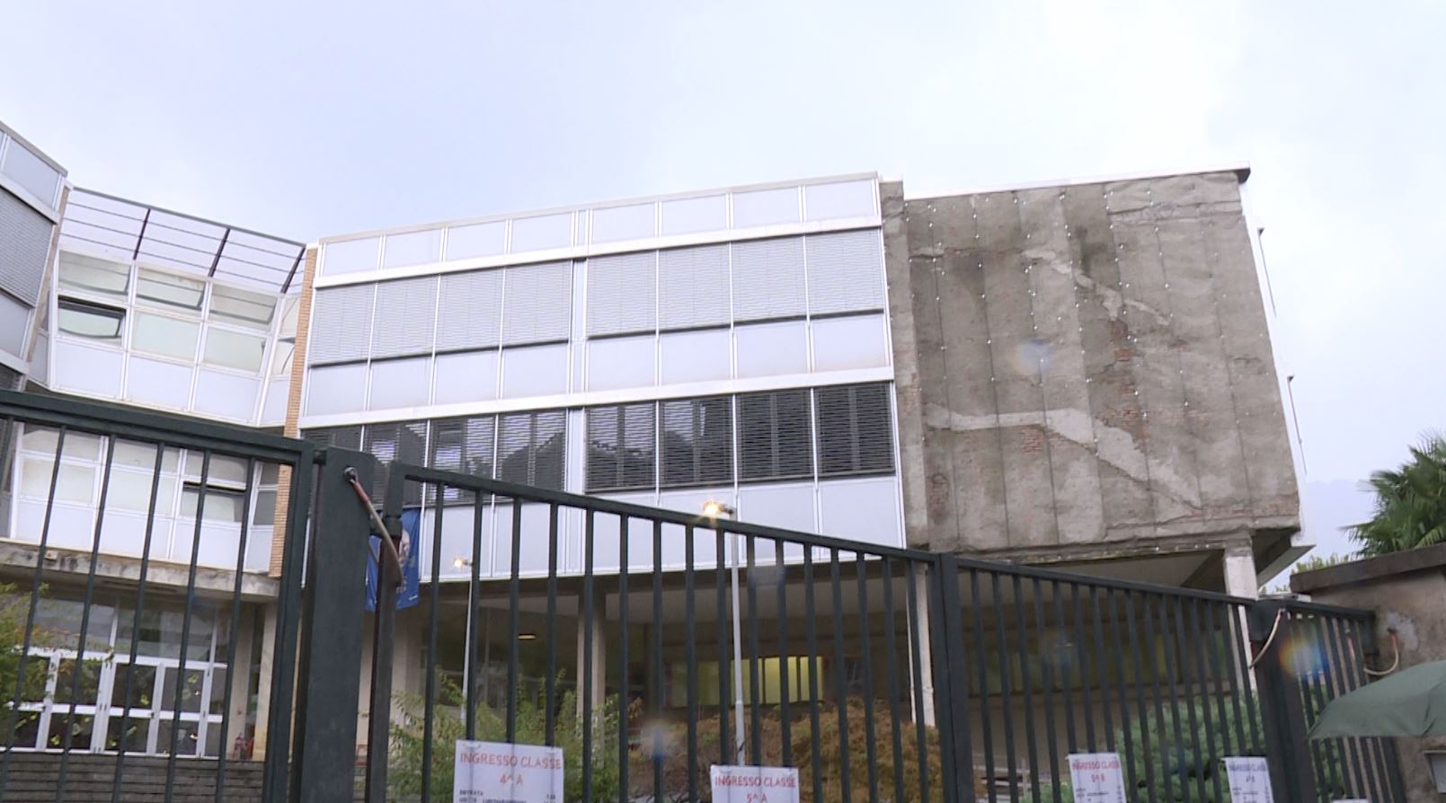 La Lega di Como: “Totale distacco dalla realtà di sindaco e assessori. Ai ragazzi servono scuola e palestra”