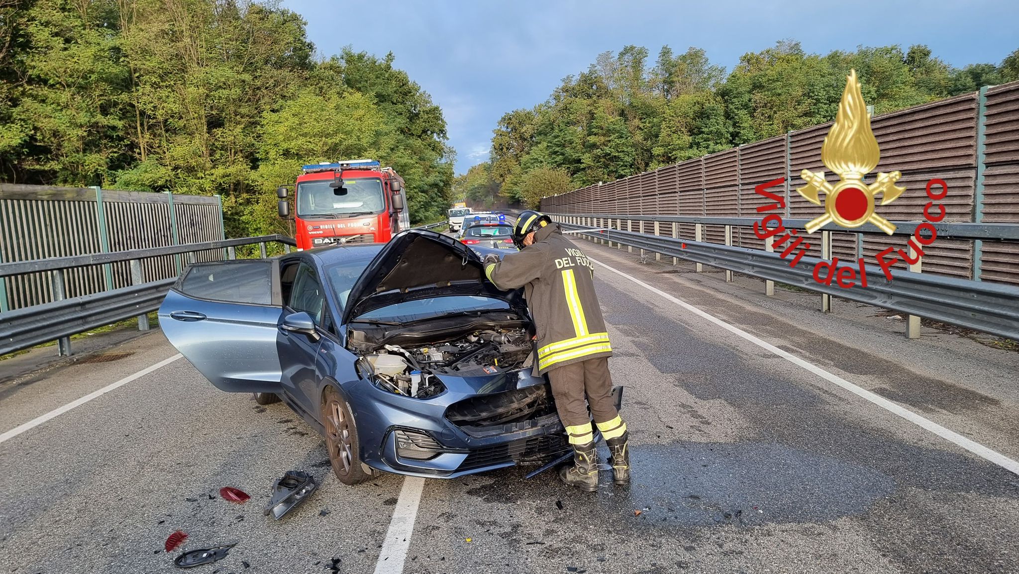 Incidente a Villa Guardia, scontro tra auto. Intervento dei vigili del fuoco