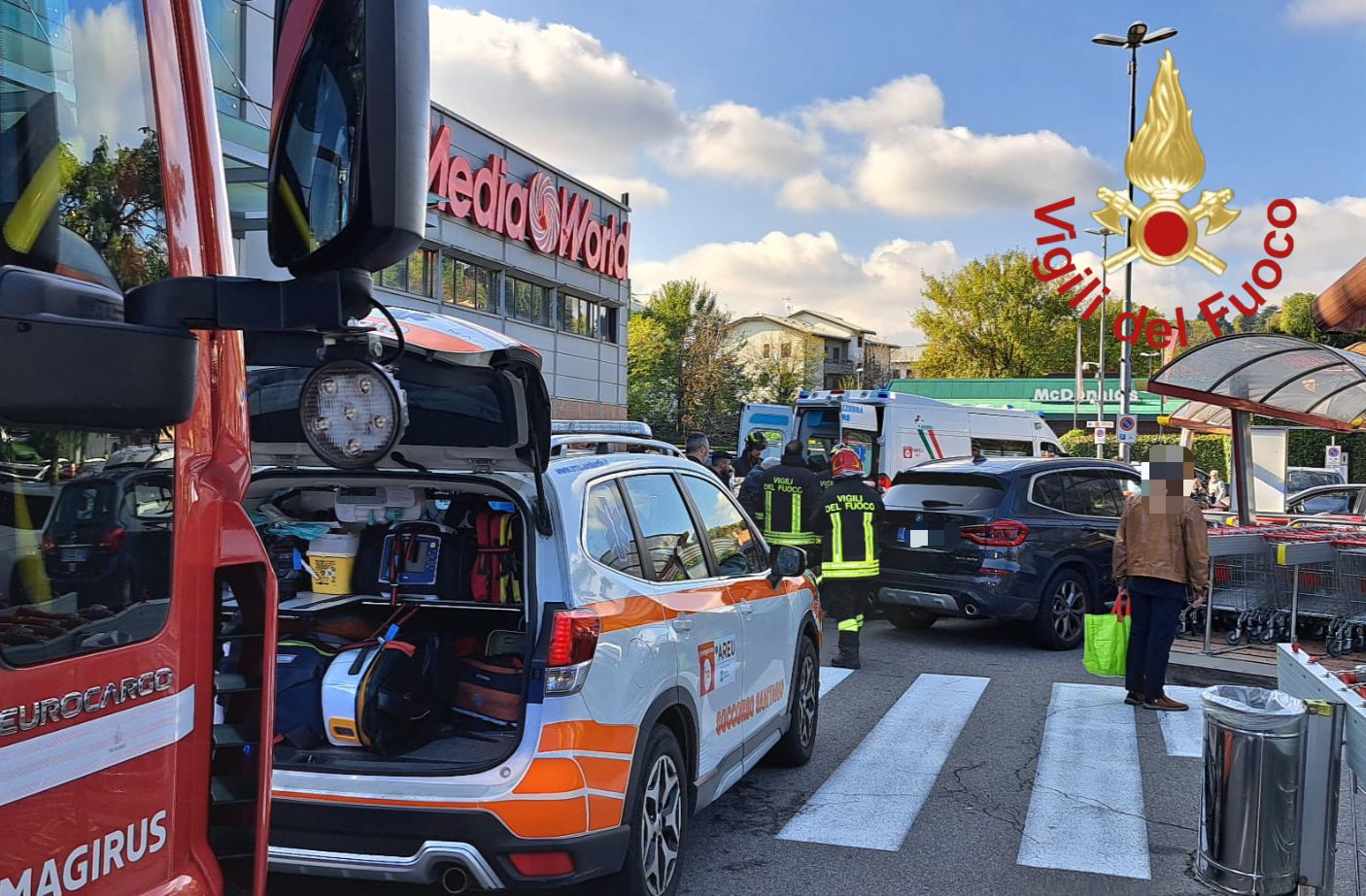 Montano Lucino, coppia di anziani investiti nel parcheggio del centro commerciale