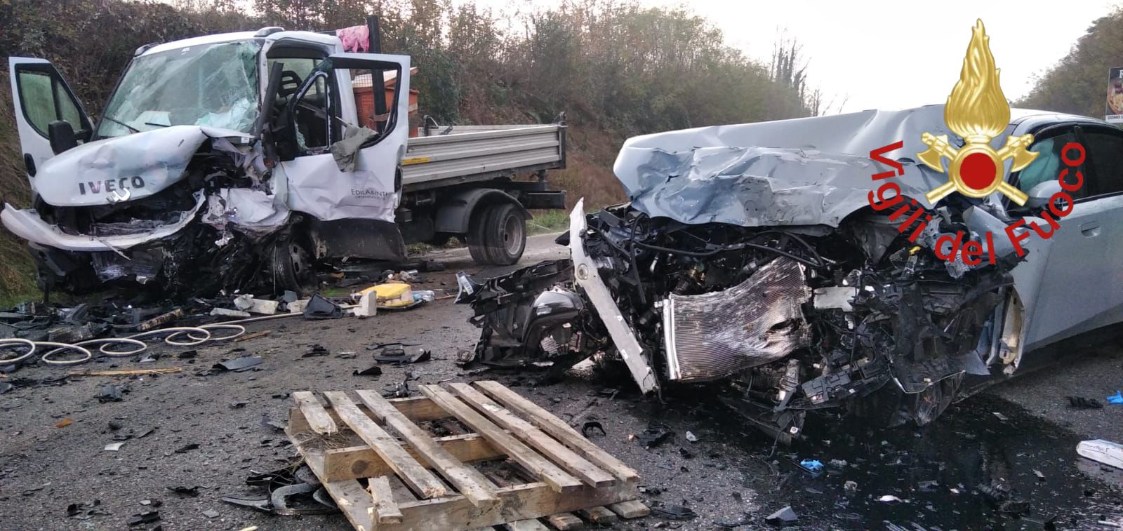 Frontale tra un’auto e un furgone ad Albese con Cassano, tre feriti. Soccorsi con l’elicottero