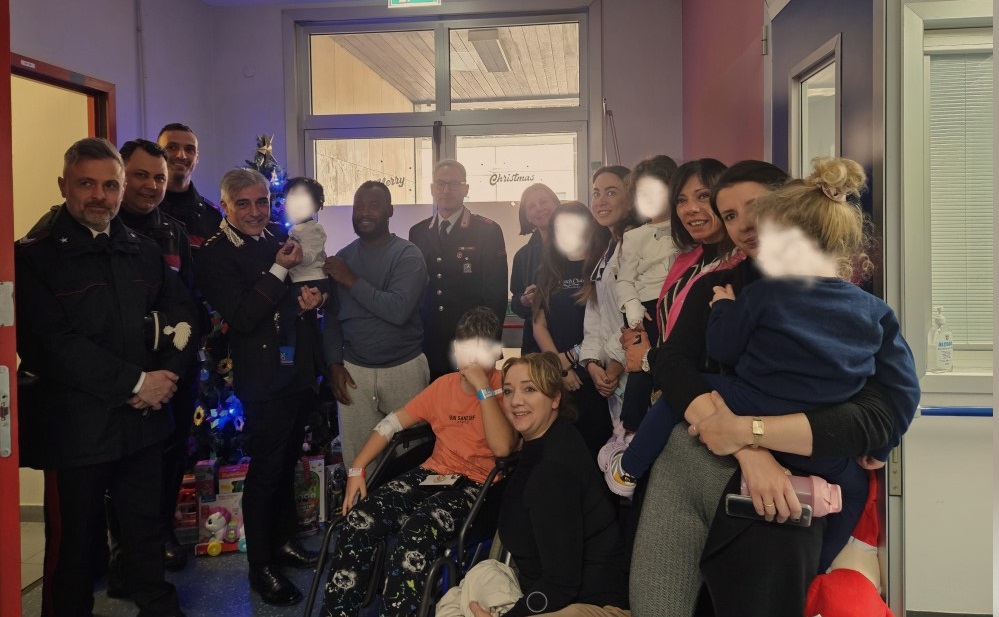 Cantù, carabinieri in ospedale. Doni per i piccoli ricoverati in pediatria