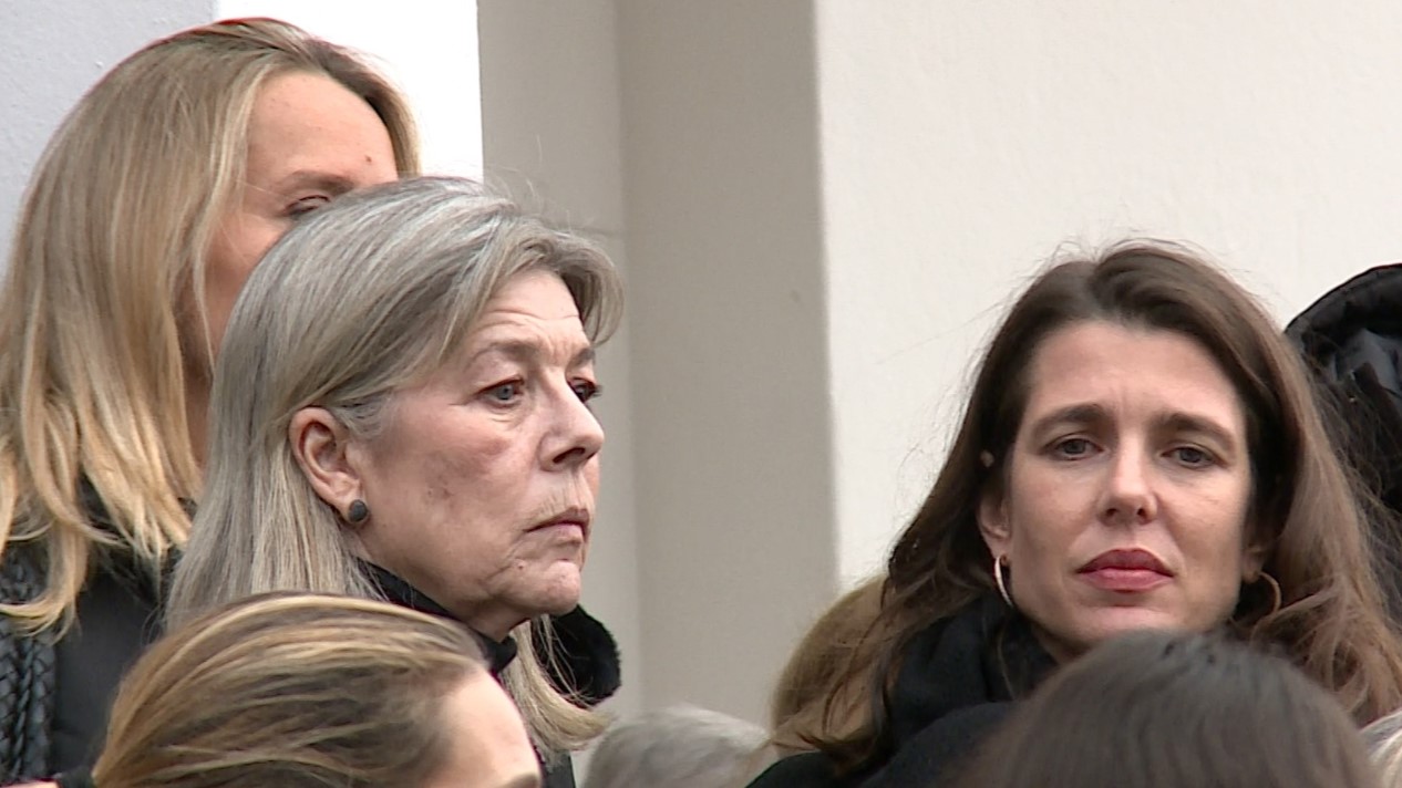 A Fino Mornasco l’addio a Fernanda Biffi Casiraghi, ai funerali Carolina di Monaco con i figli