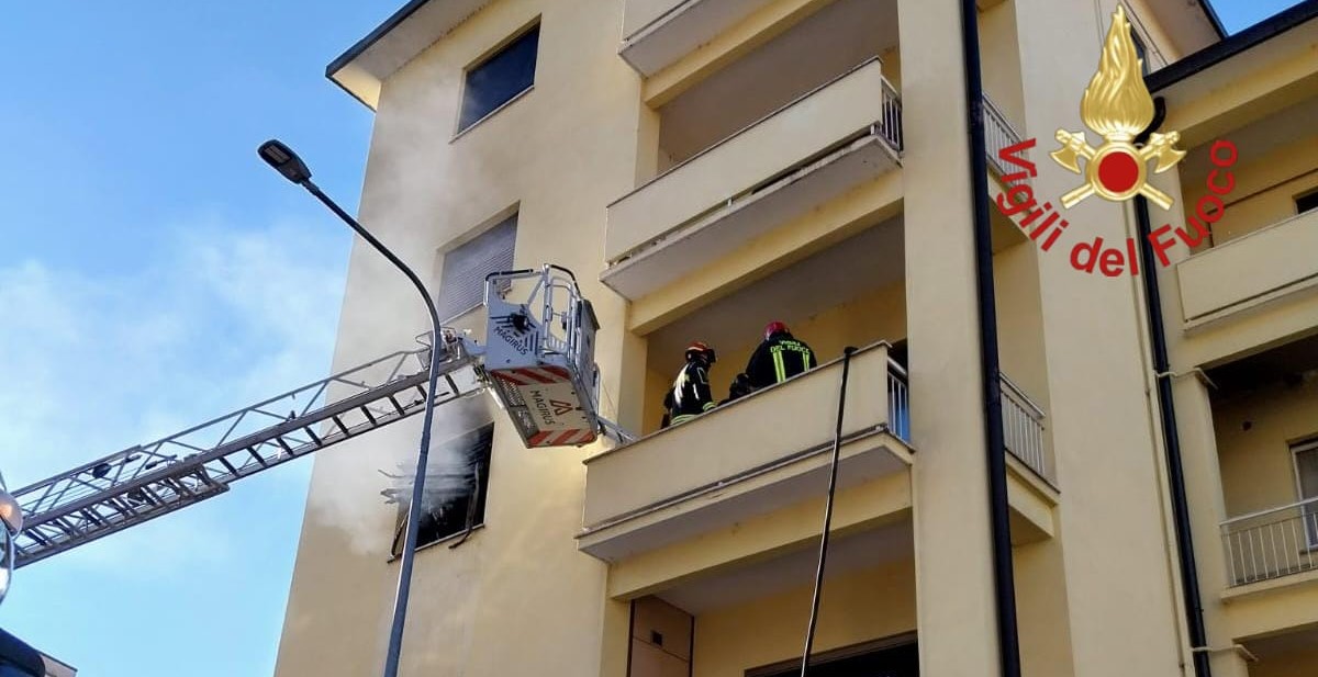 Pensionato morto nell’incendio in via Italia Libera, venerdì l’ultimo saluto nella chiesa di San Bartolomeo