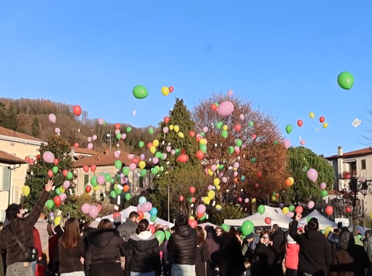 Albese con Cassano, i palloncini della discordia