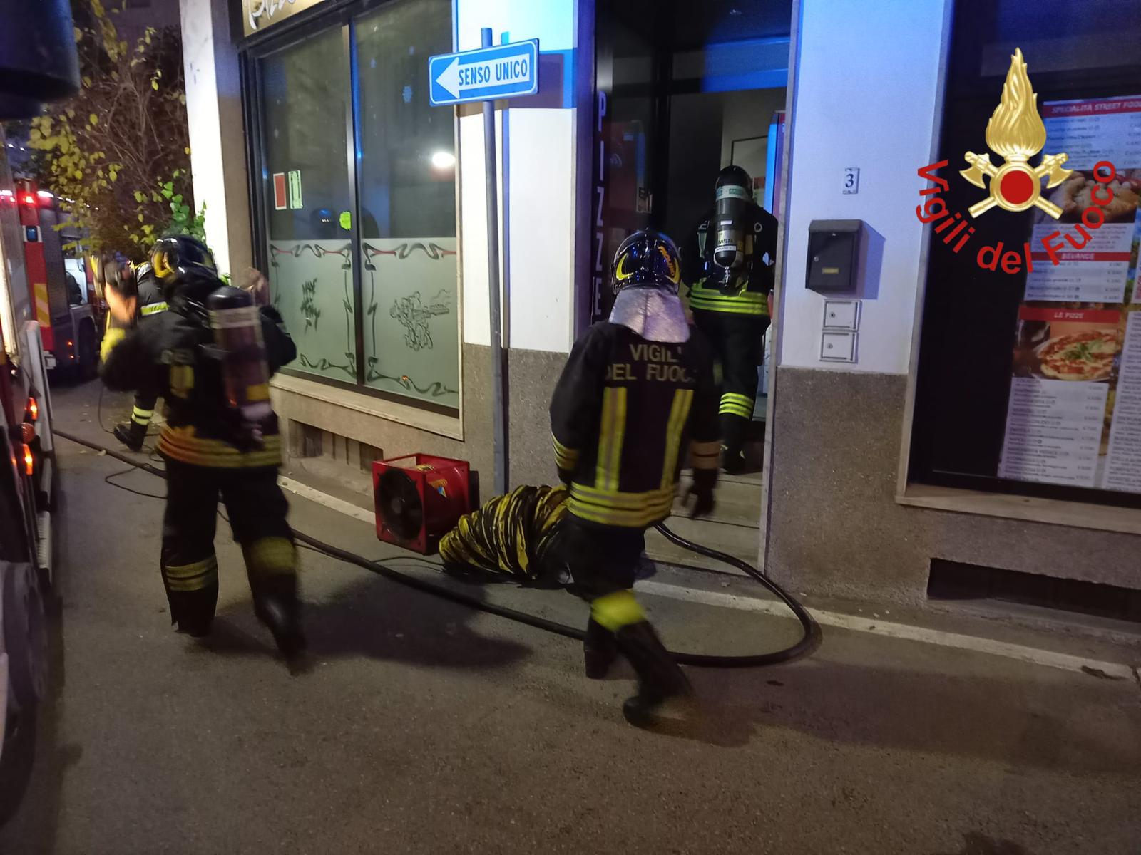 Cirimido, incendio in pizzeria. Intervento dei vigili del fuoco