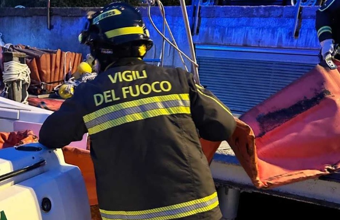 Sversamento di idrocarburi nel Ceresio, danno contenuto grazie all’intervento immediato dei vigili del fuoco