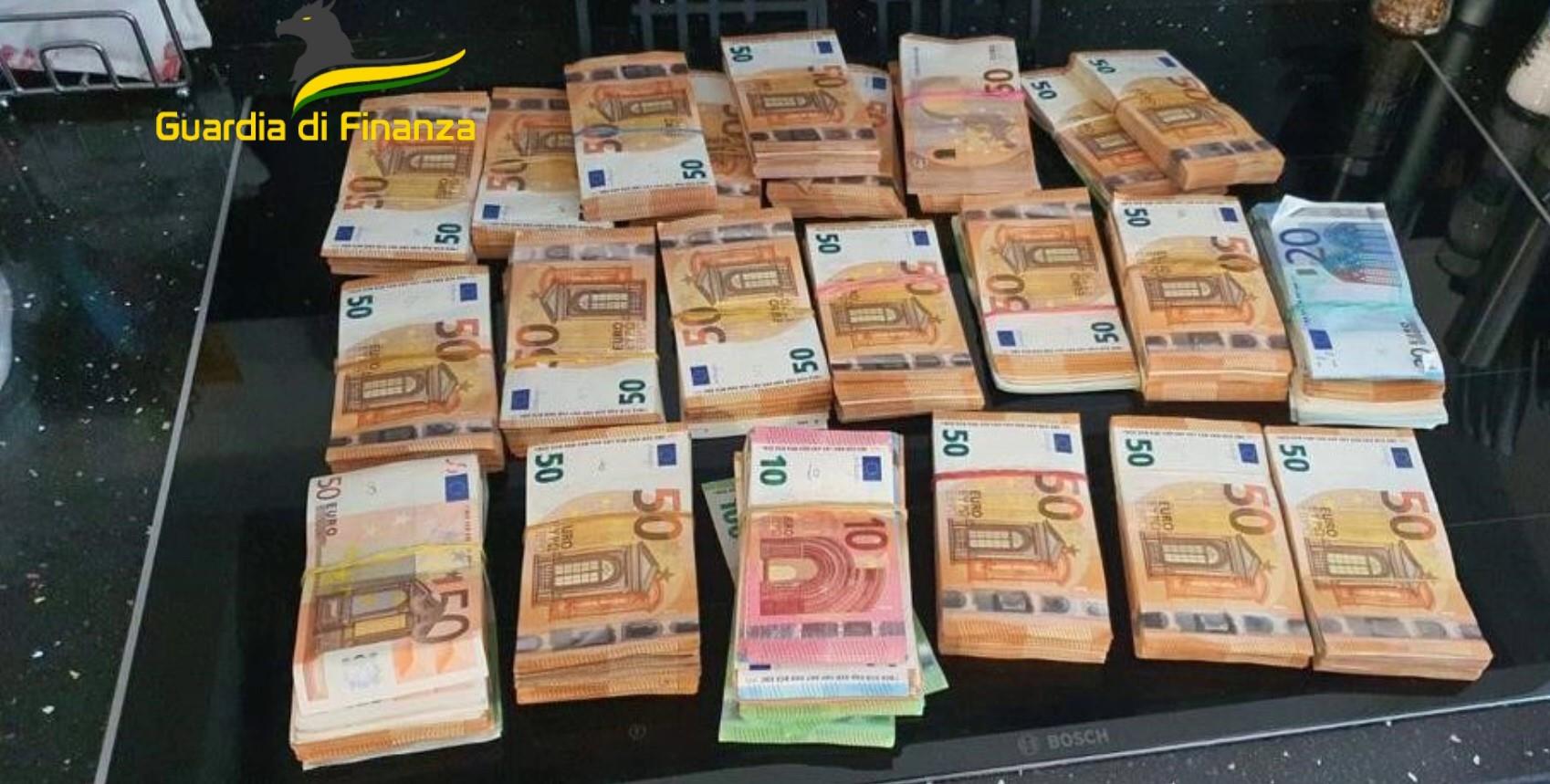 Frode fiscale nell’ambito dei servizi di facchinaggio, sequestrati oltre due milioni dalla Finanza