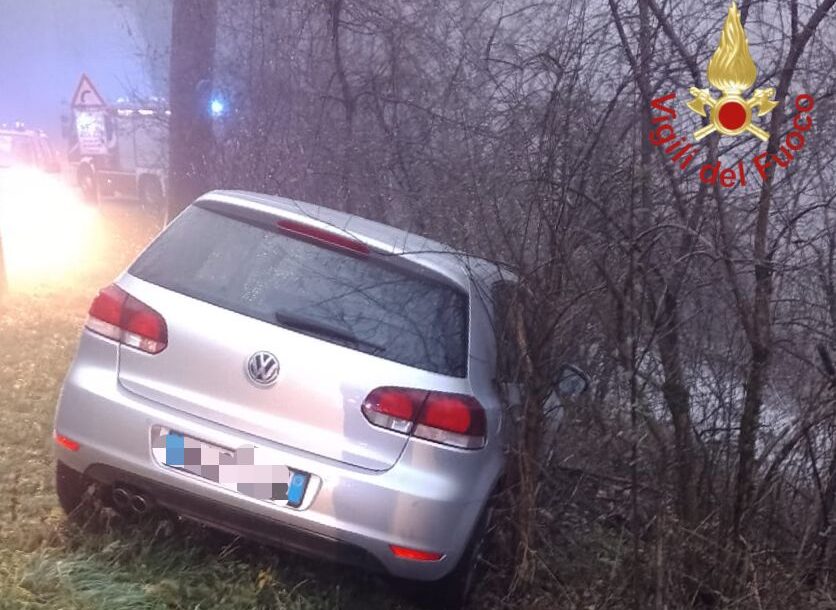 Fuori strada con l’auto a Valmorea il giorno dell’Epifania, il 53enne morto in ospedale