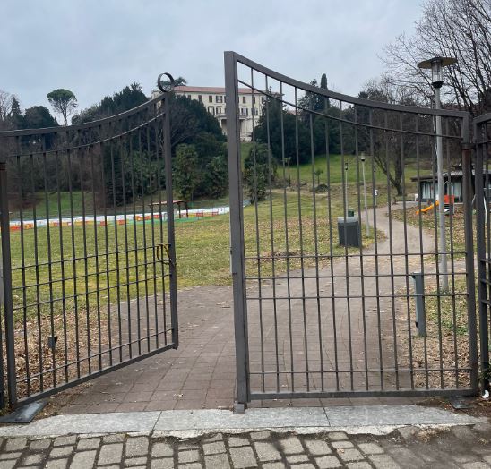 Alzate Brianza, emergenza sicurezza e vandalismi al parco comunale