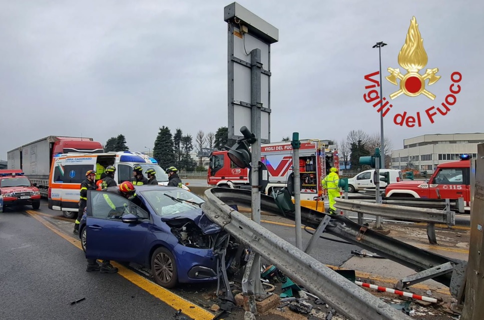 Grave incidente alla barriera di Grandate: soccorso in codice rosso un uomo di 74 anni