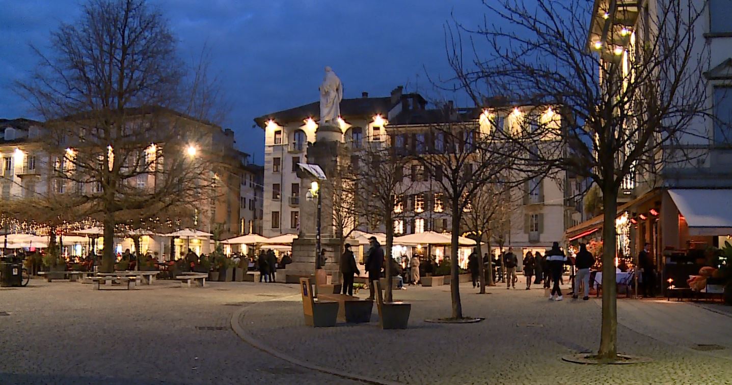 Como, tentata rapina e aggressione in piazza Volta: denunciati tre giovani