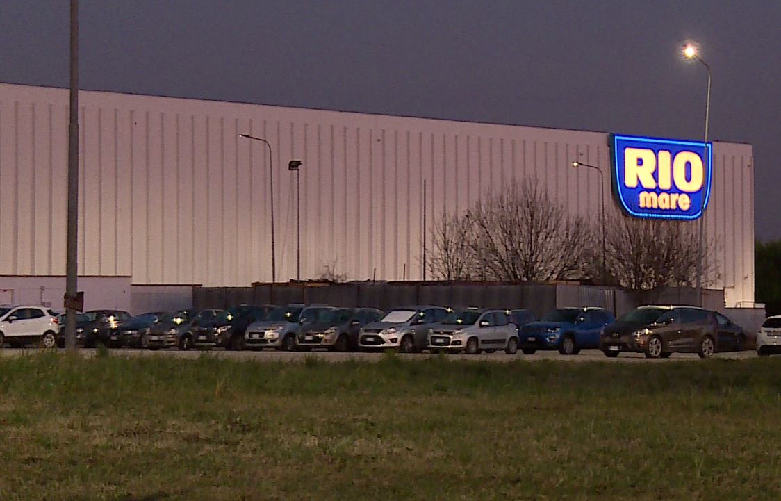 Cermenate, cento nuovi posti di lavoro alla Bolton. Aumenta la produzione di tonno, via al terzo turno