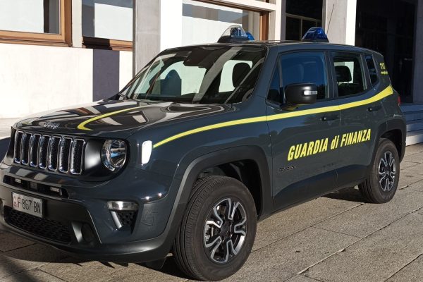 Controlli della finanza: lavoratori in nero, attività chiusa