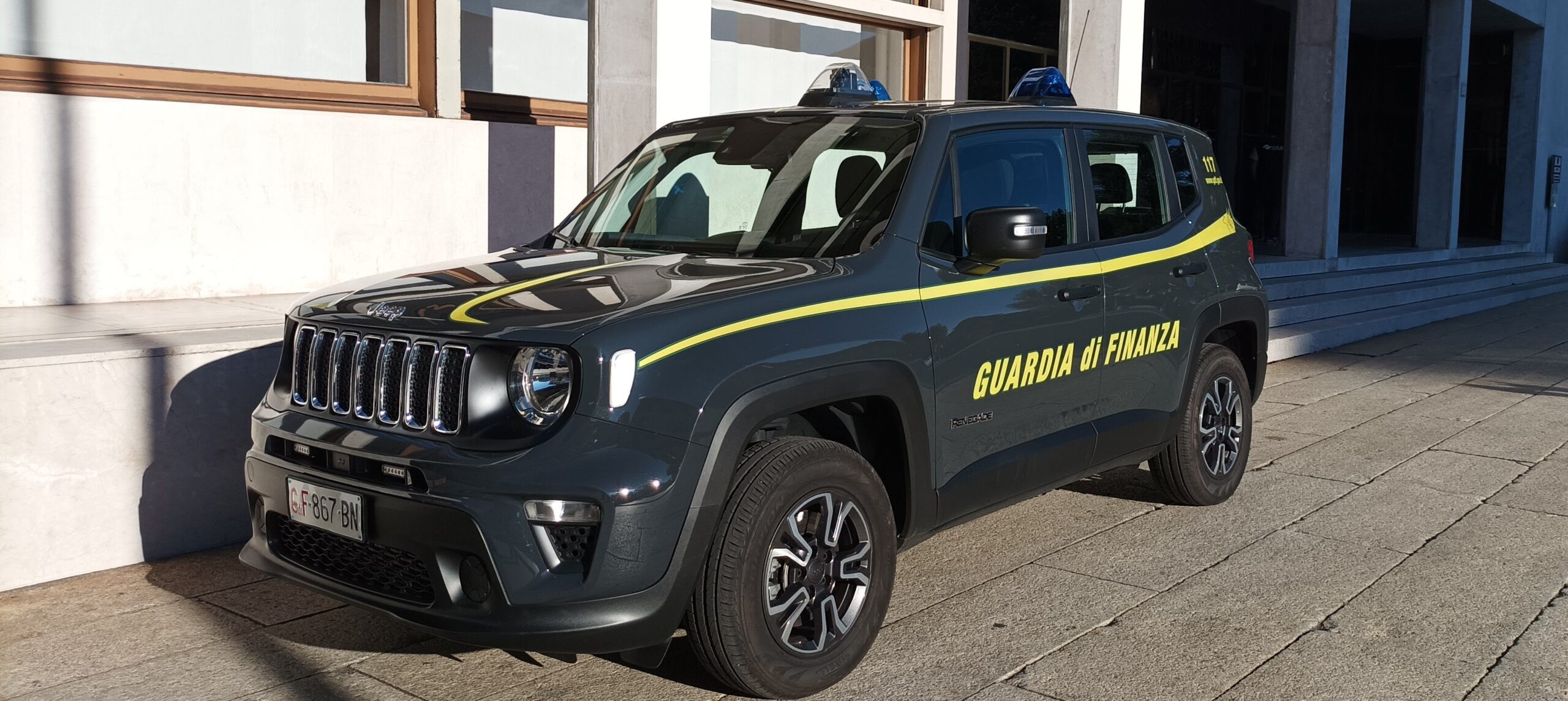 Controlli della finanza: lavoratori in nero, attività chiusa