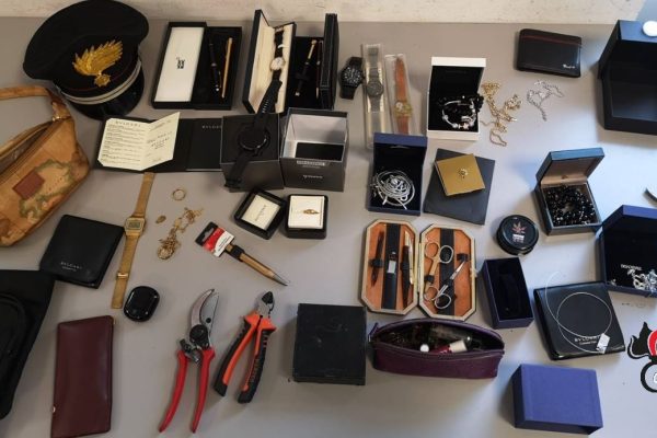 Forzano il valico di frontiera di Bizzarone: tre sudamericani arrestati