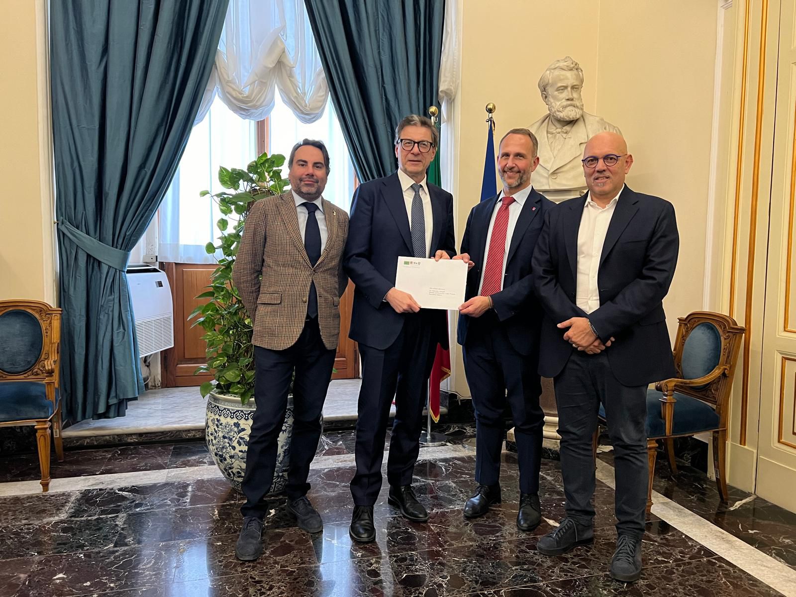 Lavoro ed economia di confine. Incontro a Roma tra Regio Insubrica e ministro Giorgetti