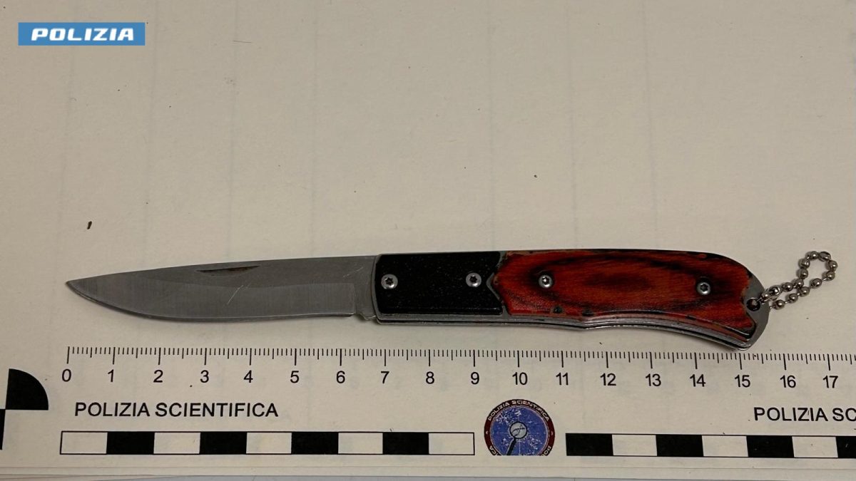 Lite ai portici Plinio, denunciato un 22enne egiziano trovato con un coltello