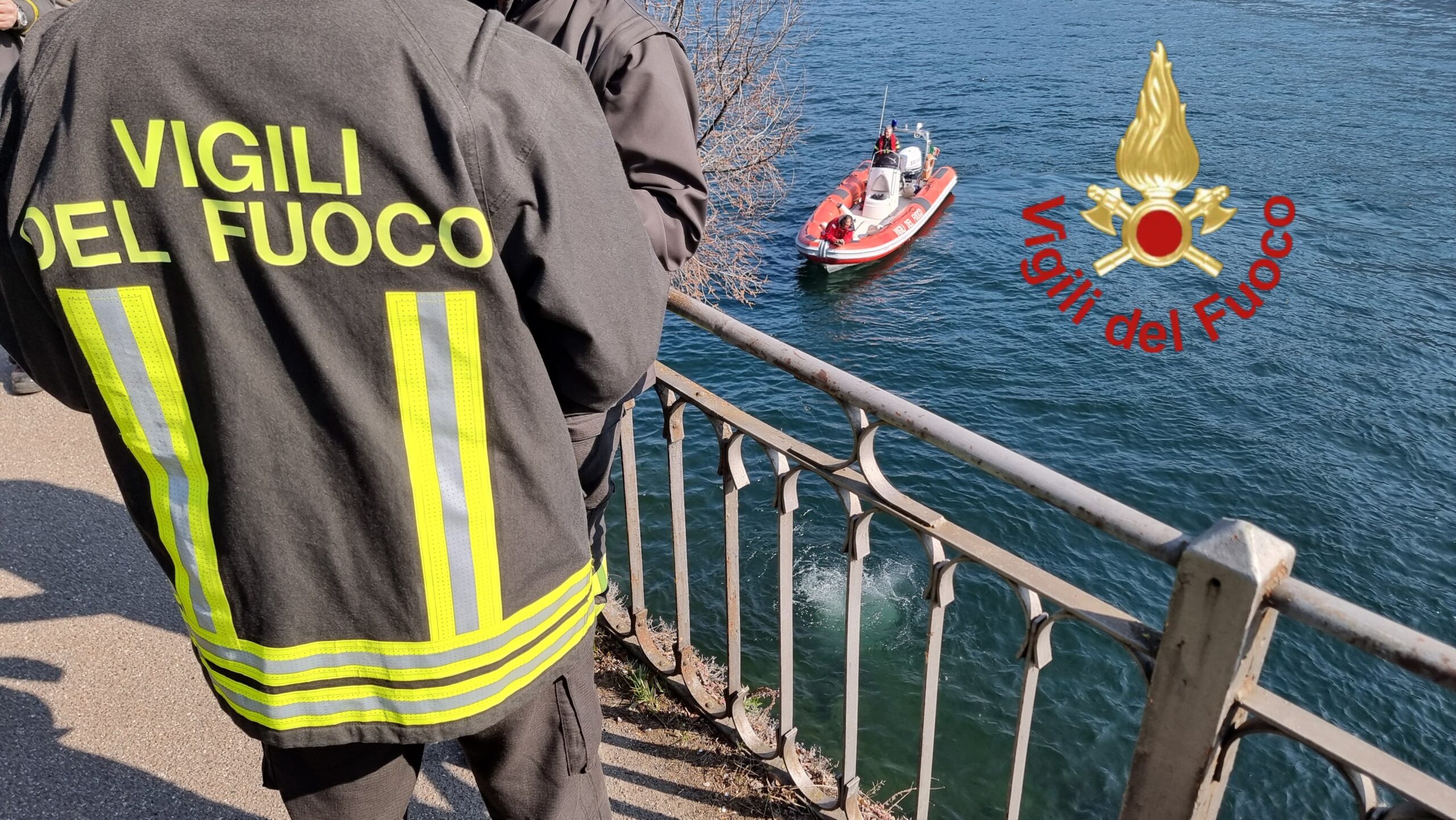 Il lago “bolle” a pochi metri dalla riva, vigili del fuoco a Cernobbio