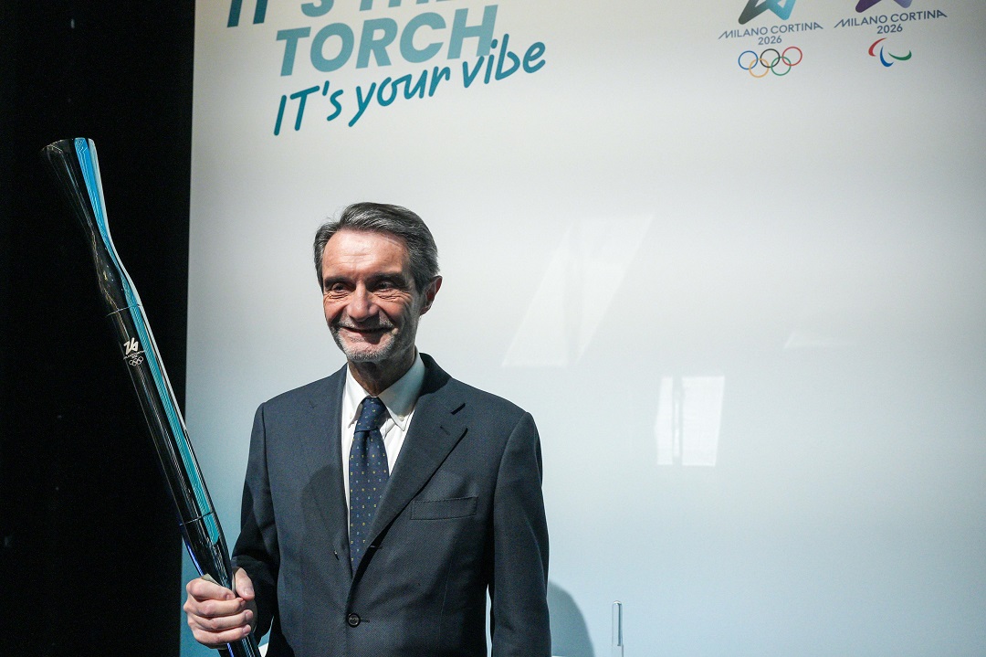 Olimpiadi invernali 2026, presentate le torce di Milano-Cortina