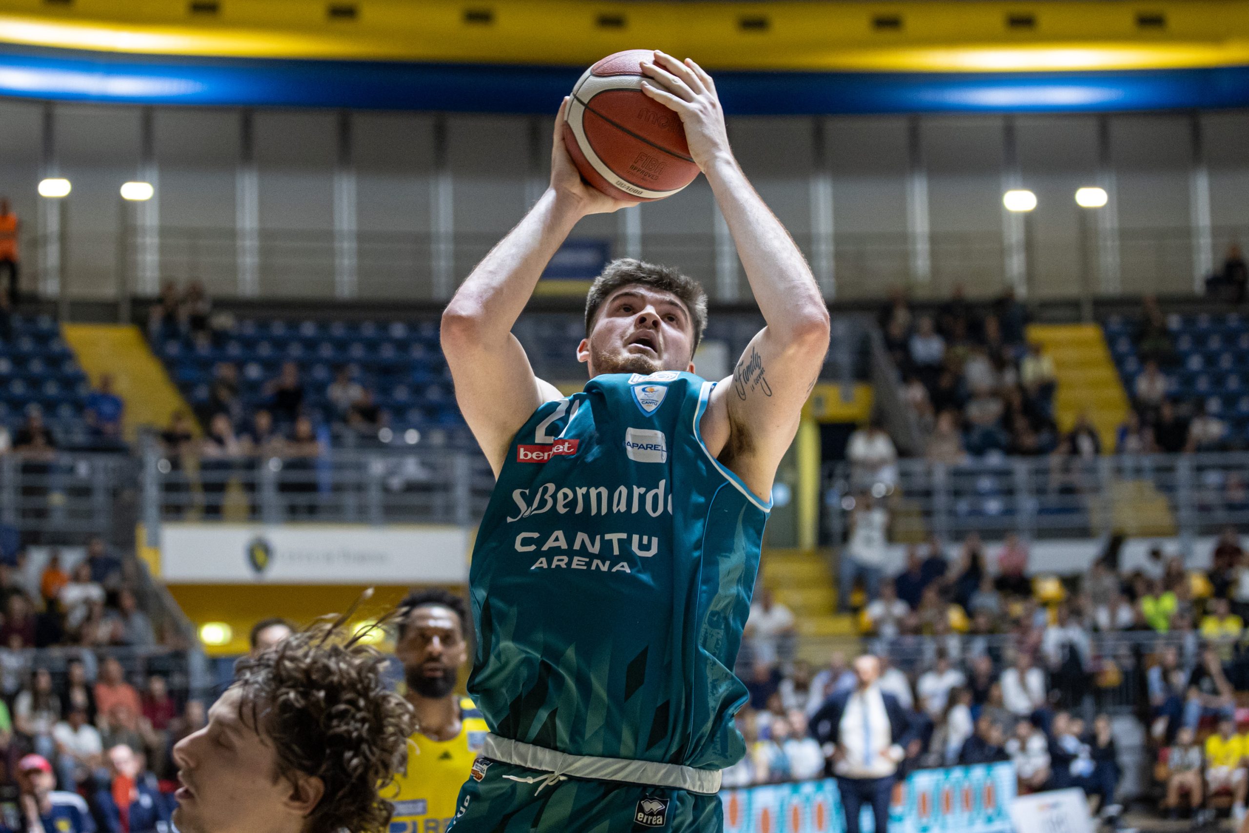 Basket, Cantù vince contro Pesaro