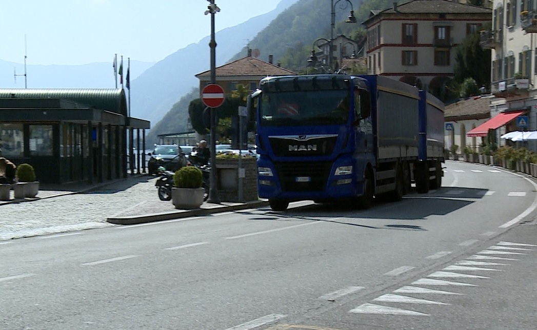 FOCUS – Statale Regina e ordinanza anti-caos. La voce esasperata dei residenti: “È una tragedia”