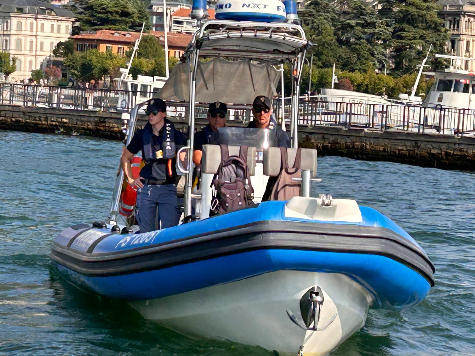 Lezzeno, taxi boat in avaria nel lago con 11 turisti a bordo salvati dalla polizia