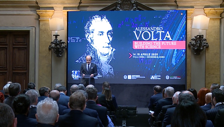 Bicentenario della morte di Alessandro Volta, il premio Nobel Parisi: “La sua eredità è fondamentale”