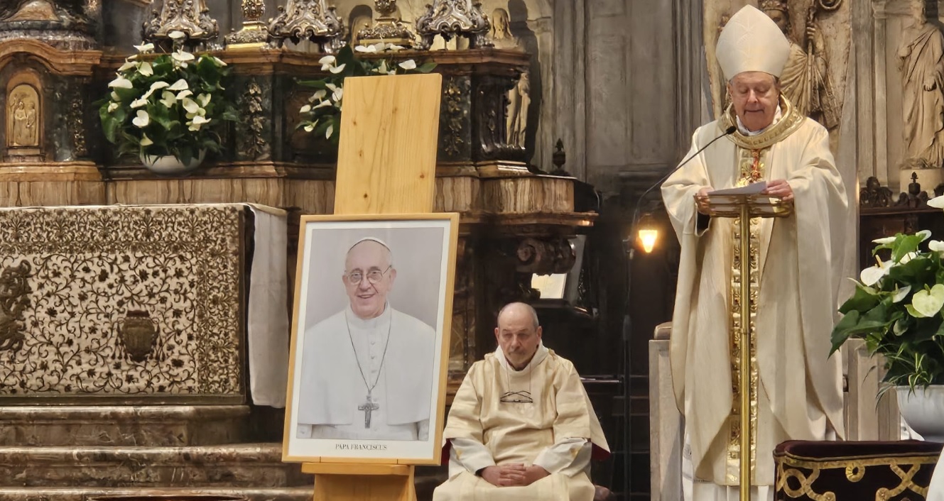 Il cardinale Cantoni torna a Como: “La morte di papa Francesco ha scosso il mondo. Accogliamo il suo appello alla pace e alla fratellanza”