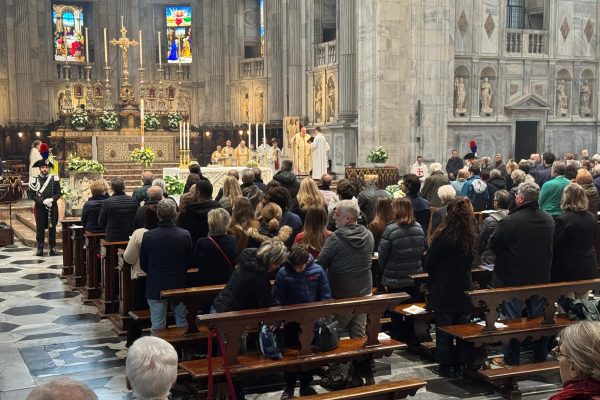 Messa di Pasqua, il cardinale Cantoni: “Coltivare semi di risurrezione nel desiderio di unità e pace”