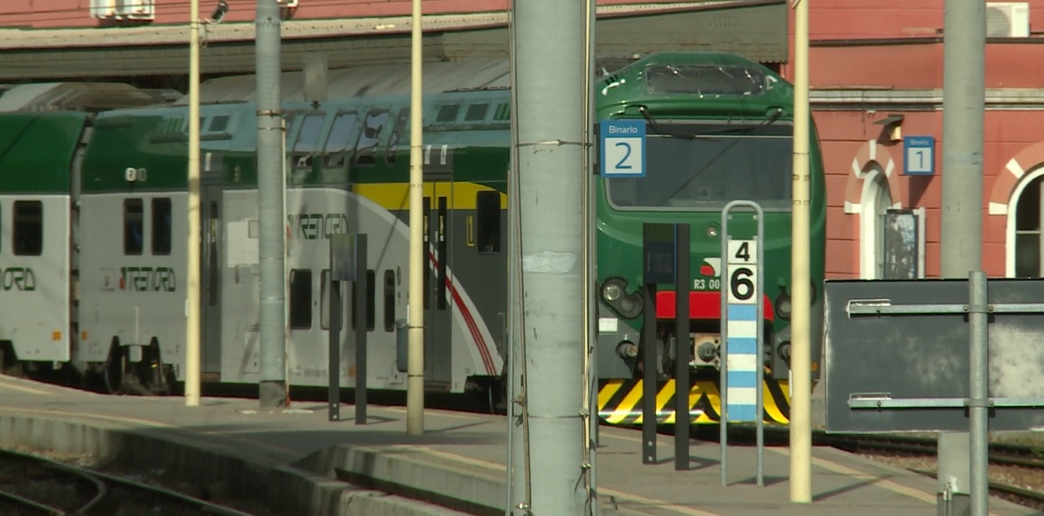 Caos treni, corse soppresse tra Como e Milano. Guasto tra Saronno e Fino Mornasco: mattinata complessa per i pendolari