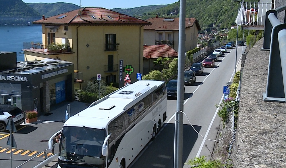 Statale Regina, altra giornata di code e rallentamenti