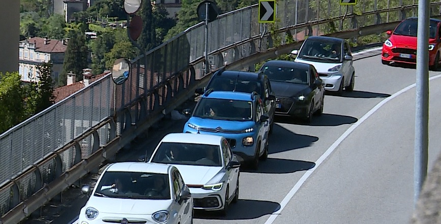 Statale Regina, 38mila veicoli a Pasqua e ancora code per il ponte