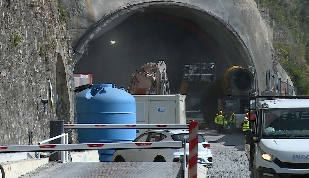 Variante della Tremezzina, un giorno da ricordare: questa mattina una nuova esplosione dopo mesi di stop