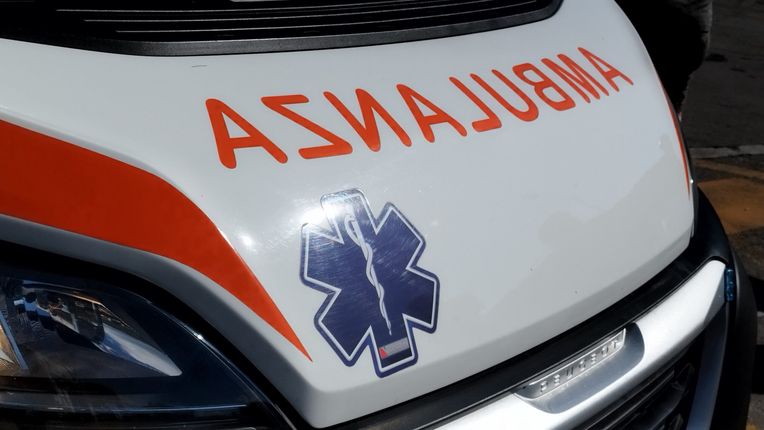 Montano Lucino, scontro tra due auto nella notte. Sette giovani coinvolti