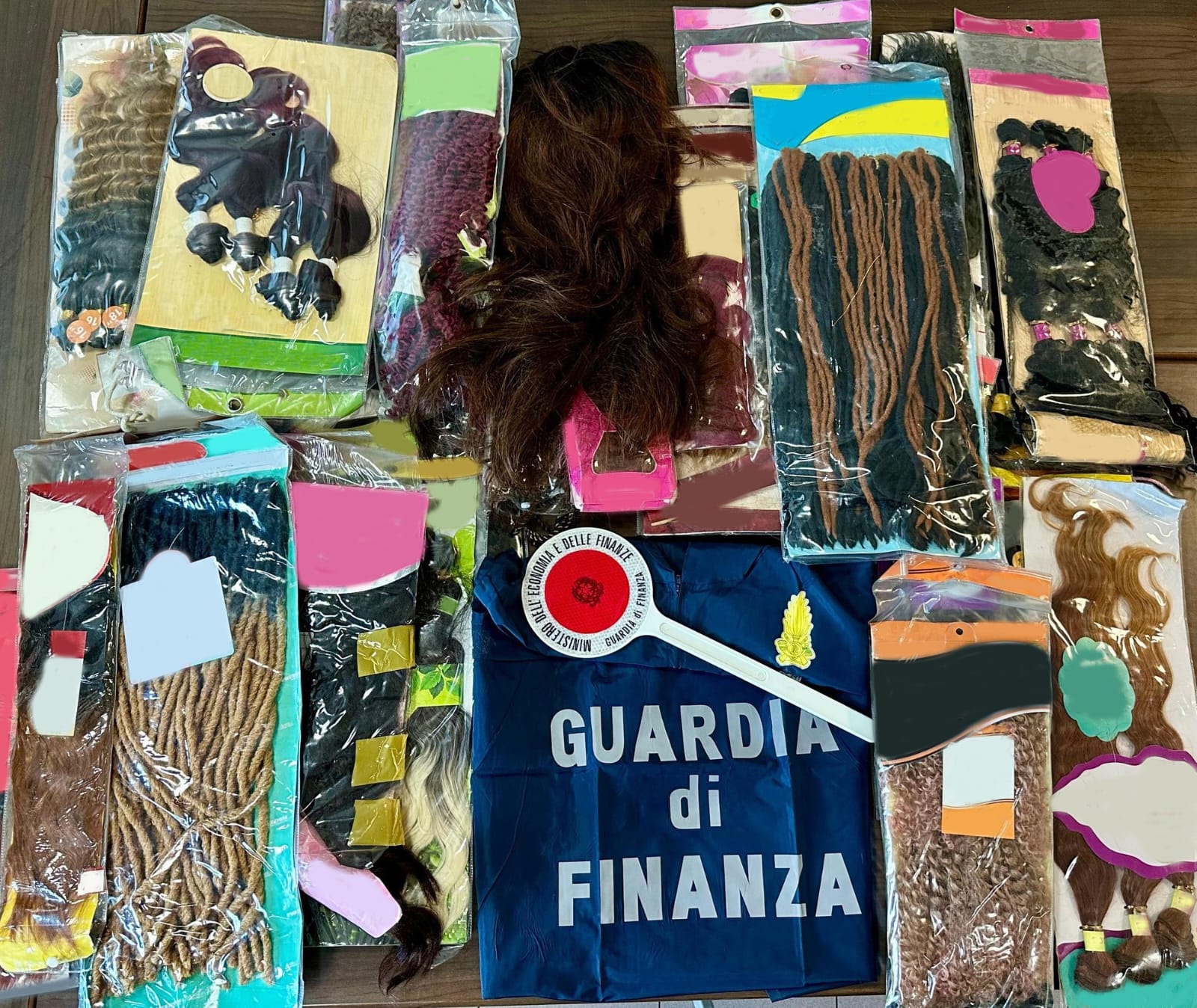 Como, parrucche ed extension sequestrate dalla guardia di finanza: multe fino a 51mila euro