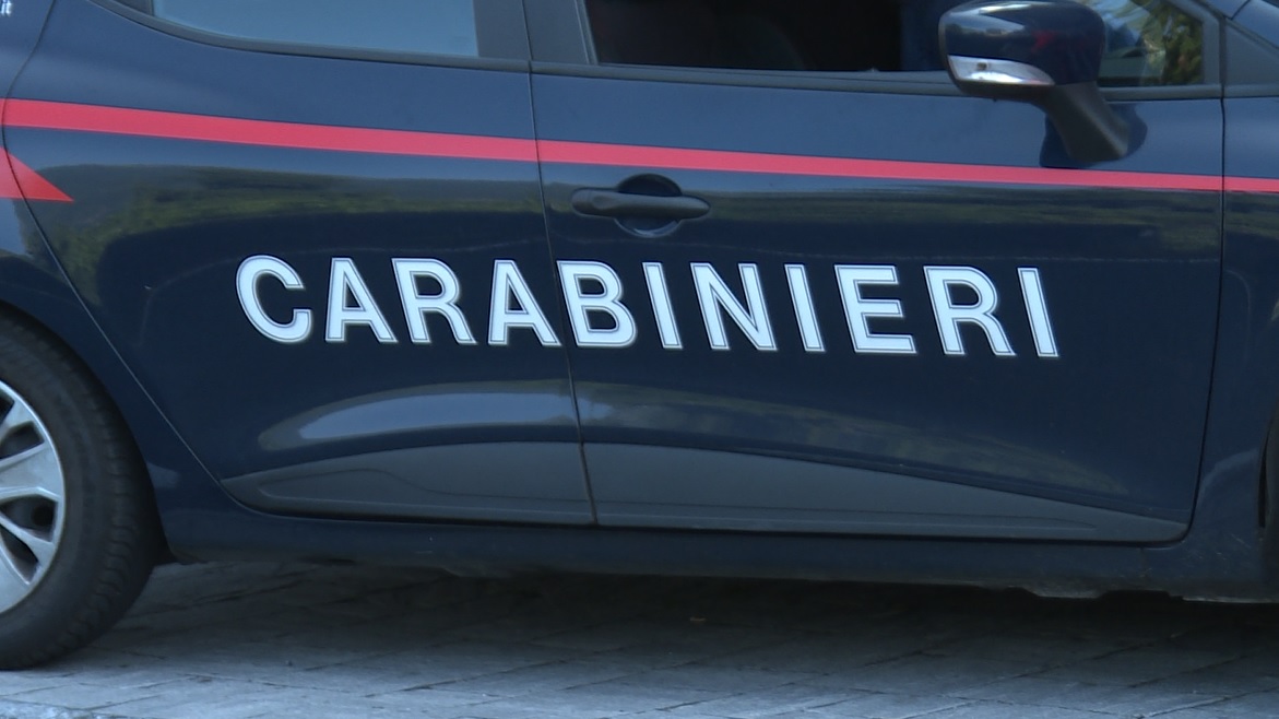 Beregazzo con Figliaro, trovata un’auto rubata e una refurtiva da oltre 1000 euro. Denunciato un 55enne italiano