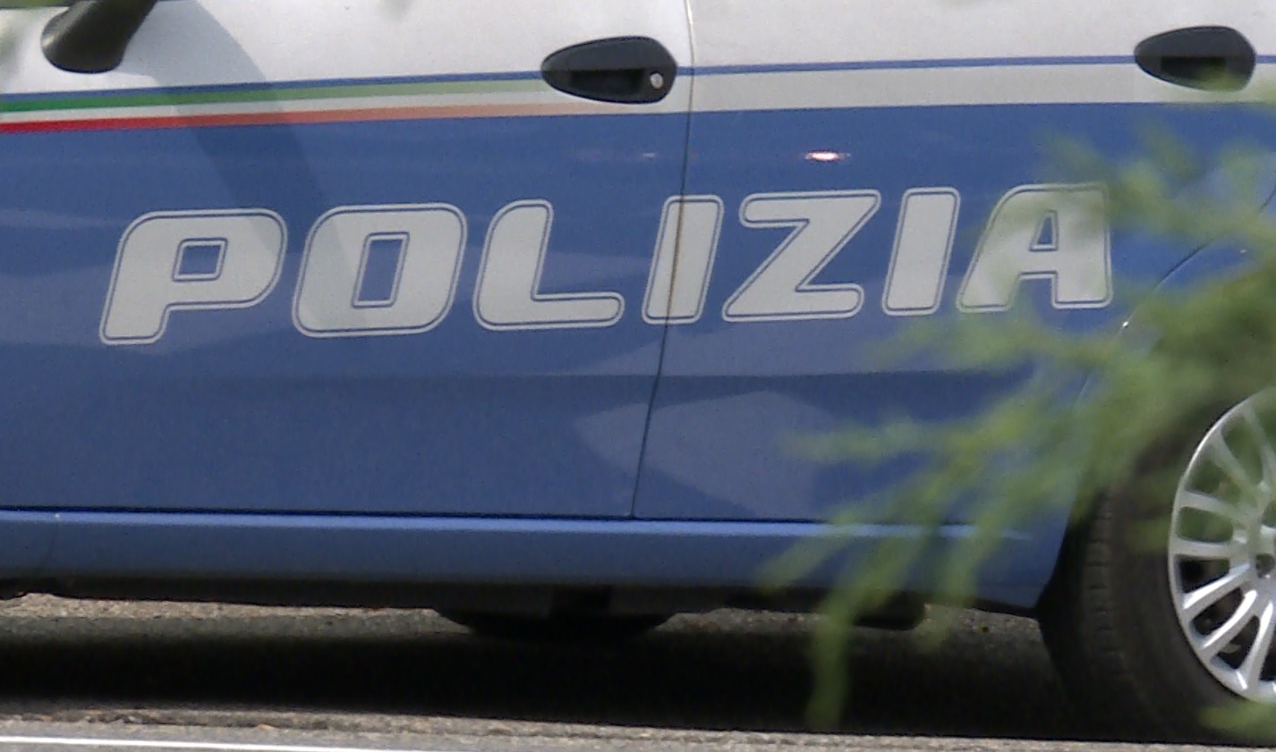 Spaccia a domicilio con auto a noleggio tra Milano e Como