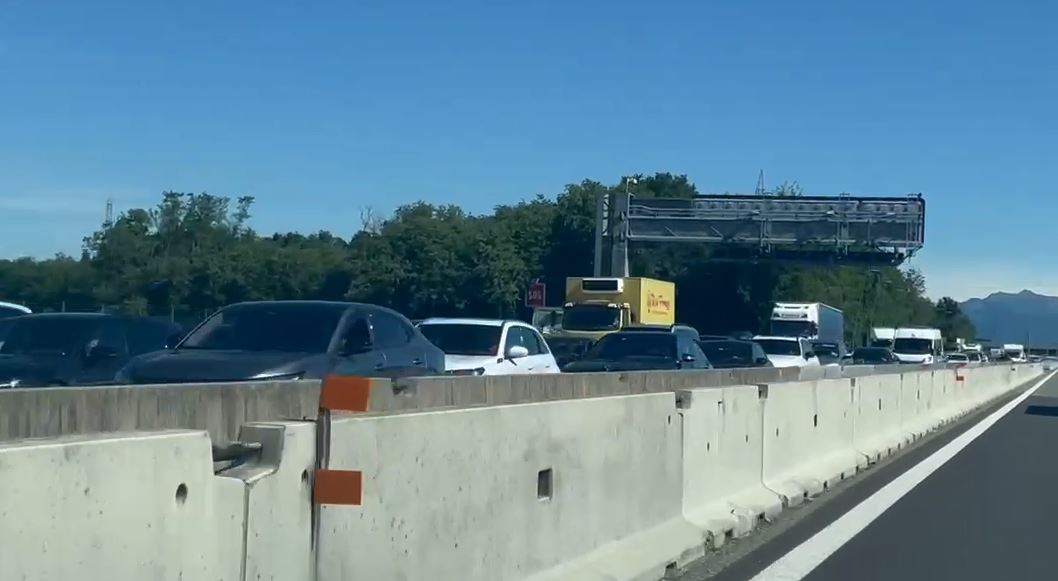 E’ iniziato il lungo ponte dell’Ascensione: disagi e code sulla A2 in Svizzera e sulla A9 in Italia
