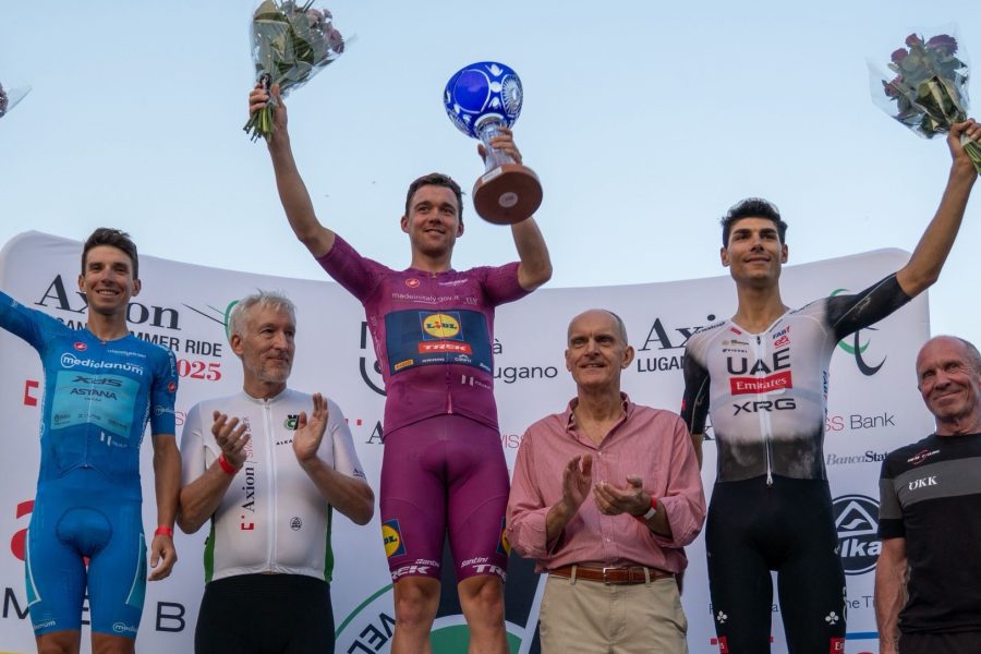 Il podio della gara ticinese, con Pedersen, Fortunato e Baroncini