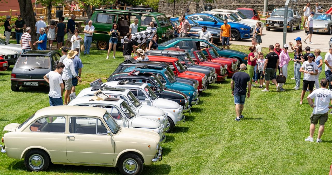 Auto d’epoca, raduno e sfilata con 62 vetture