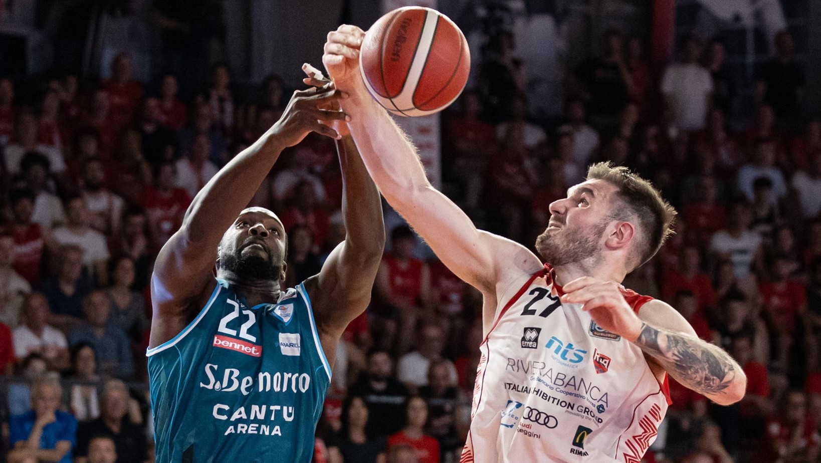 Basket, la Pallacanestro Cantù torna in campo stasera contro Rimini