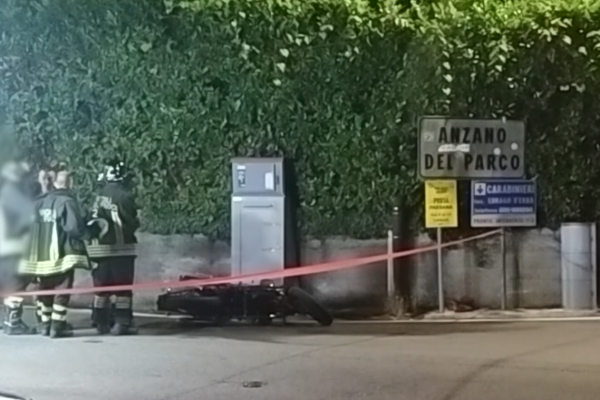 Scontro tra un’auto e una moto, due feriti