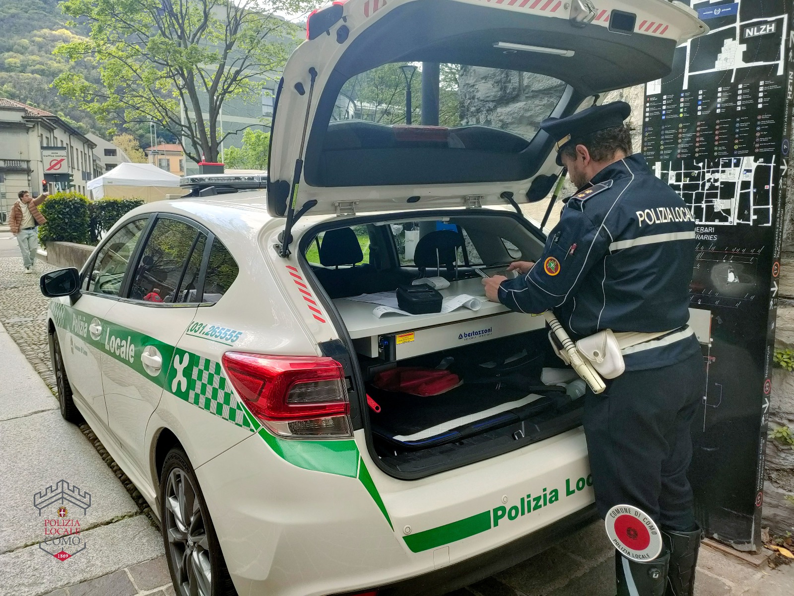 A Como 94 multe al giorno per divieto di sosta: il bilancio della polizia locale tra settembre e ottobre